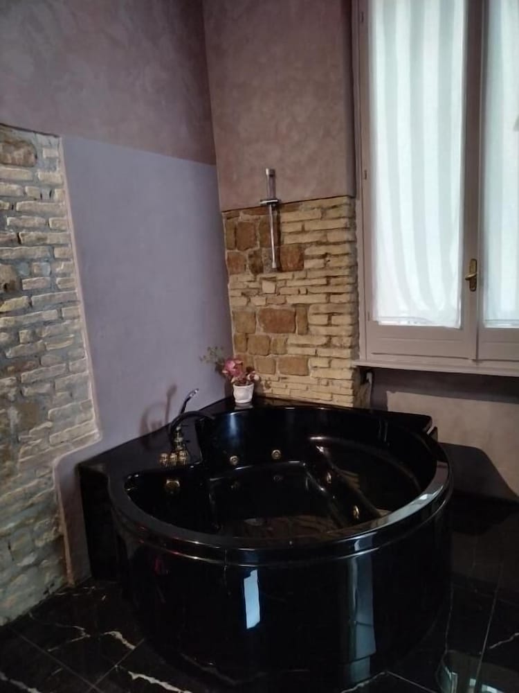 Nerva Accommodation Cavour — Spa in Rome, Lazio