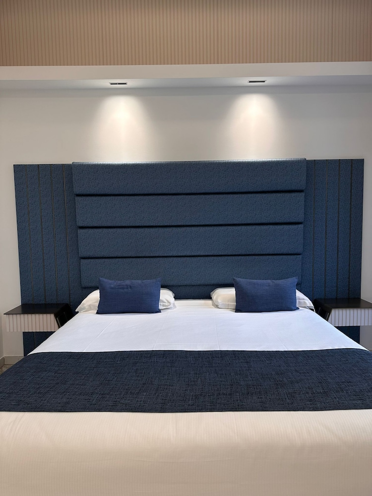Maison Tritone — Hotel rooms in Rome, Lazio