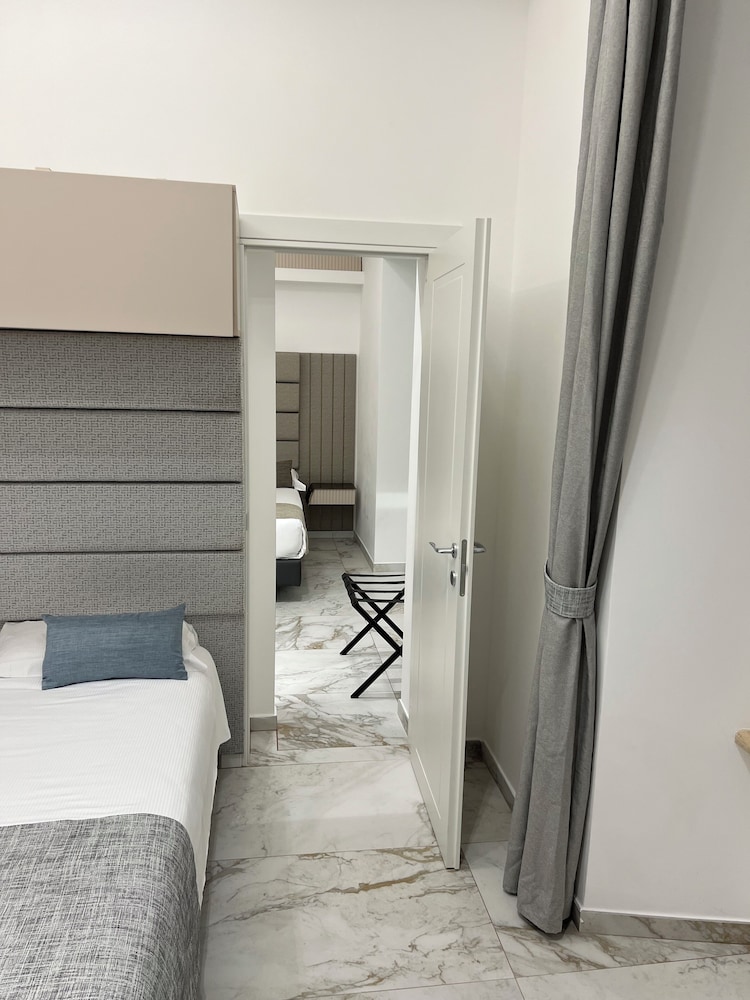 Maison Tritone — Hotel rooms in Rome, Lazio
