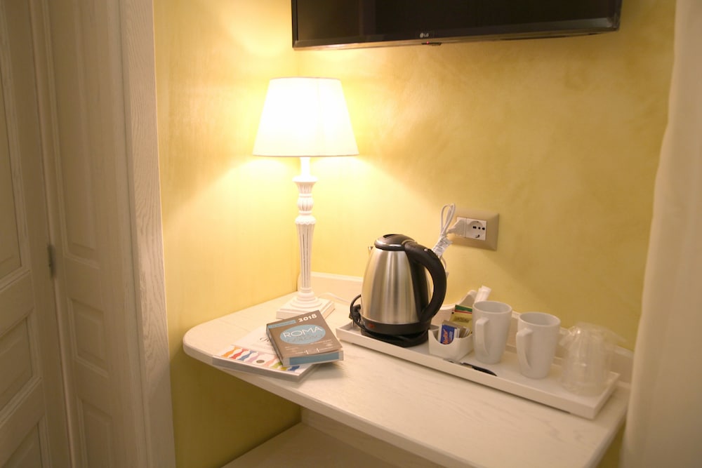 Maison Tritone — Hotel rooms in Rome, Lazio