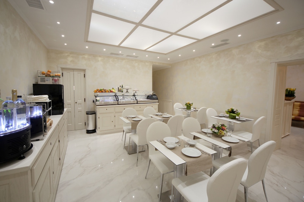 Maison Tritone — Restaurant & bars in Rome, Lazio