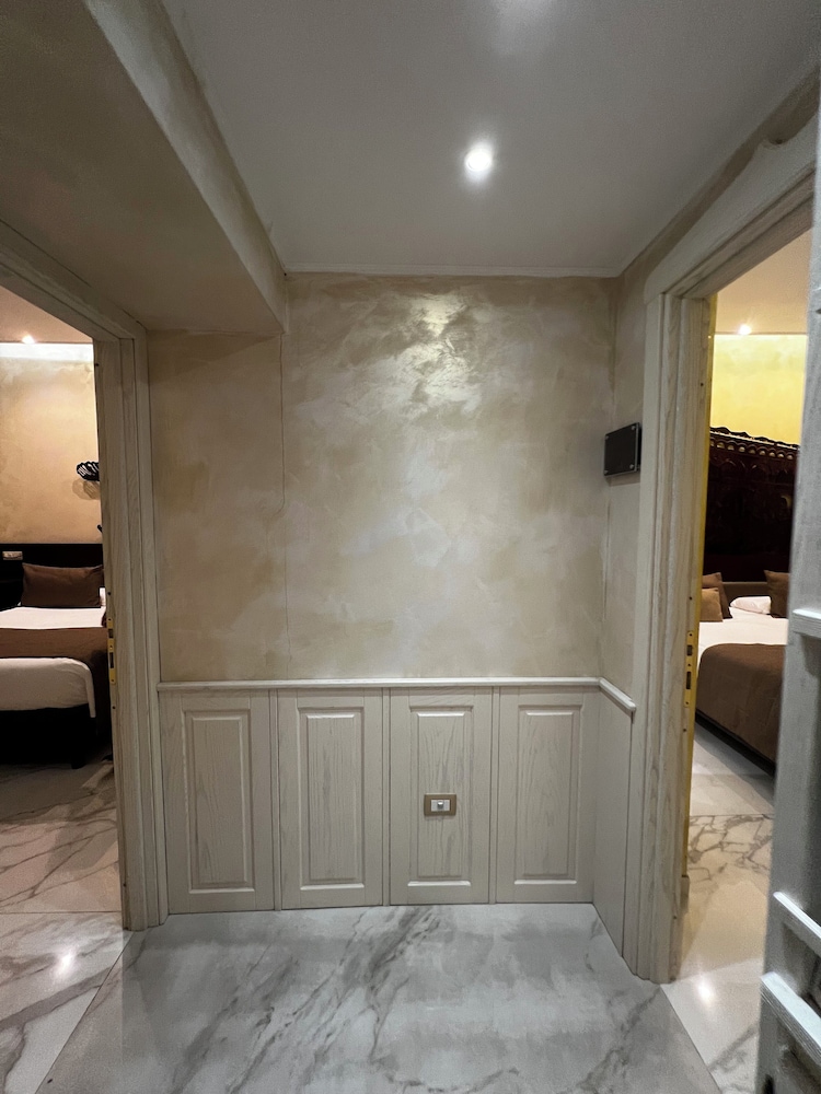 Maison Tritone — Hotel rooms in Rome, Lazio