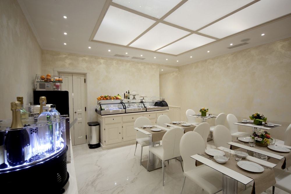 Maison Tritone — Restaurant & bars in Rome, Lazio