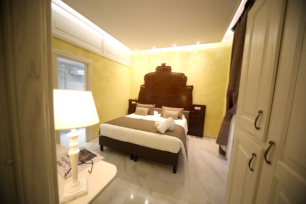 Maison Tritone — Hotel rooms in Rome, Lazio