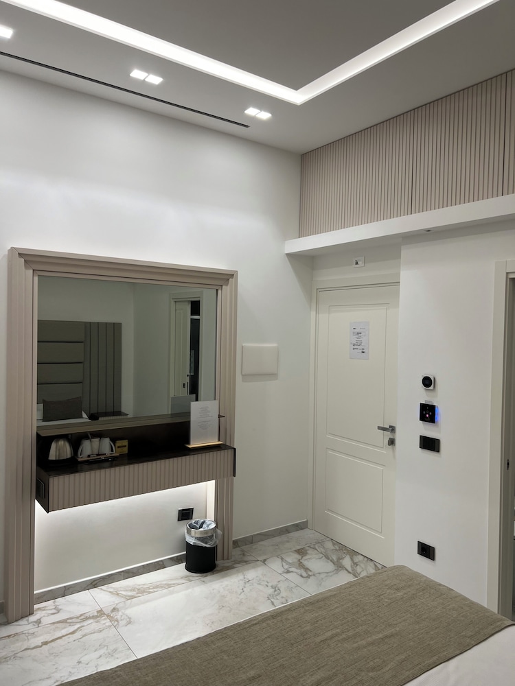 Maison Tritone — Hotel rooms in Rome, Lazio