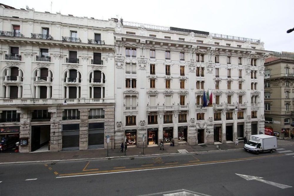 Maison Tritone — Hotel building in Rome, Lazio