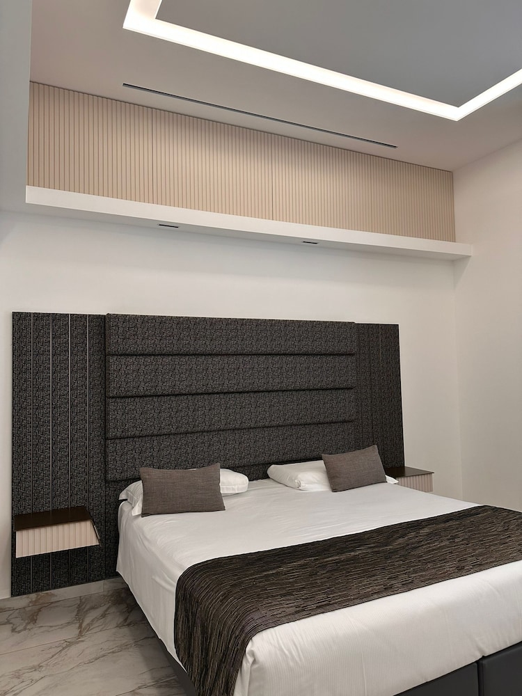 Maison Tritone — Hotel rooms in Rome, Lazio