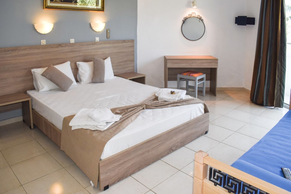 White Palace Studios — Hotel rooms in Faliraki, South Aegean