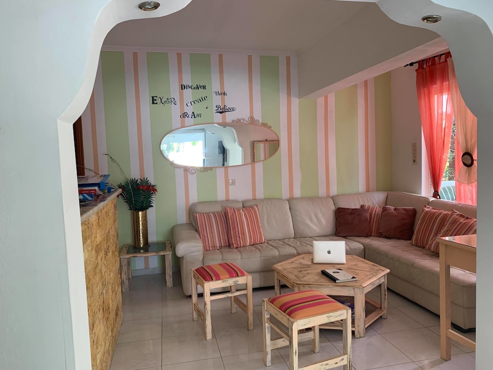 White Palace Studios — Hotel rooms in Faliraki, South Aegean