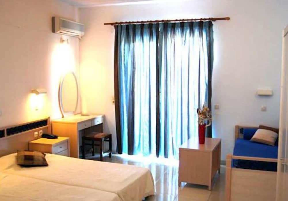 White Palace Studios — Hotel rooms in Faliraki, South Aegean
