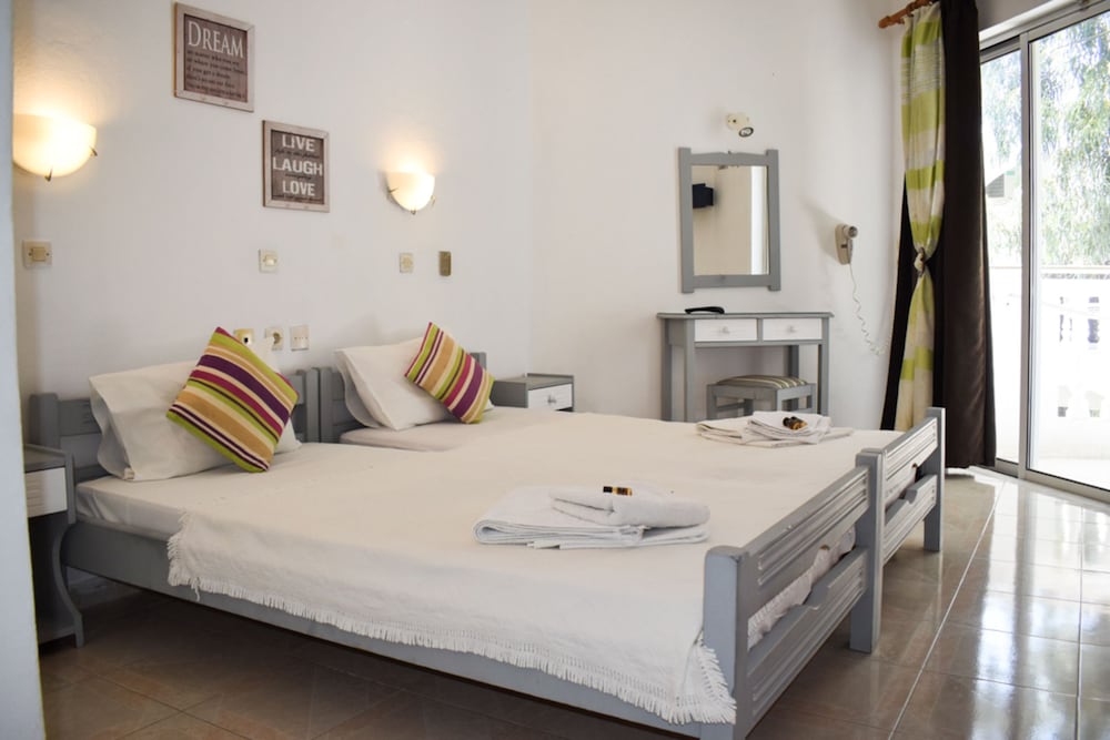 White Palace Studios — Hotel rooms in Faliraki, South Aegean