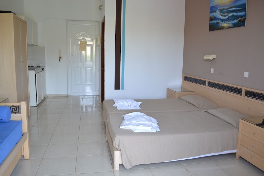 White Palace Studios — Hotel rooms in Faliraki, South Aegean