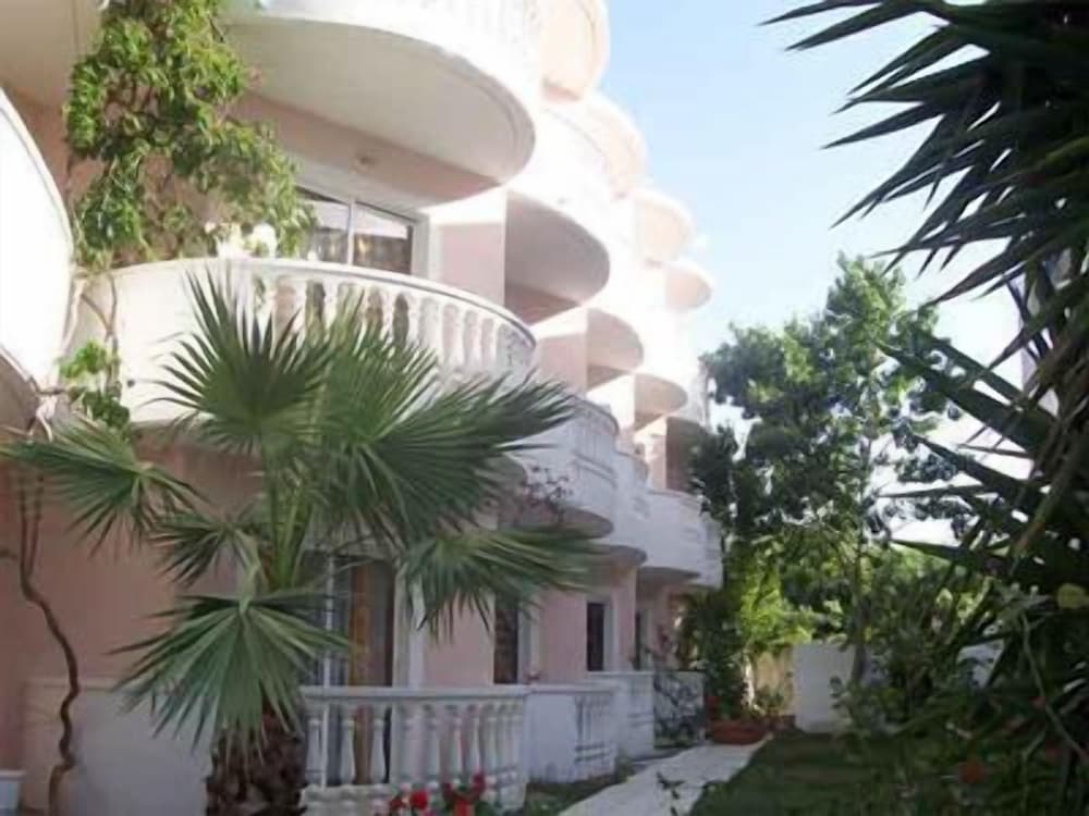 White Palace Studios — Hotel building in Faliraki, South Aegean