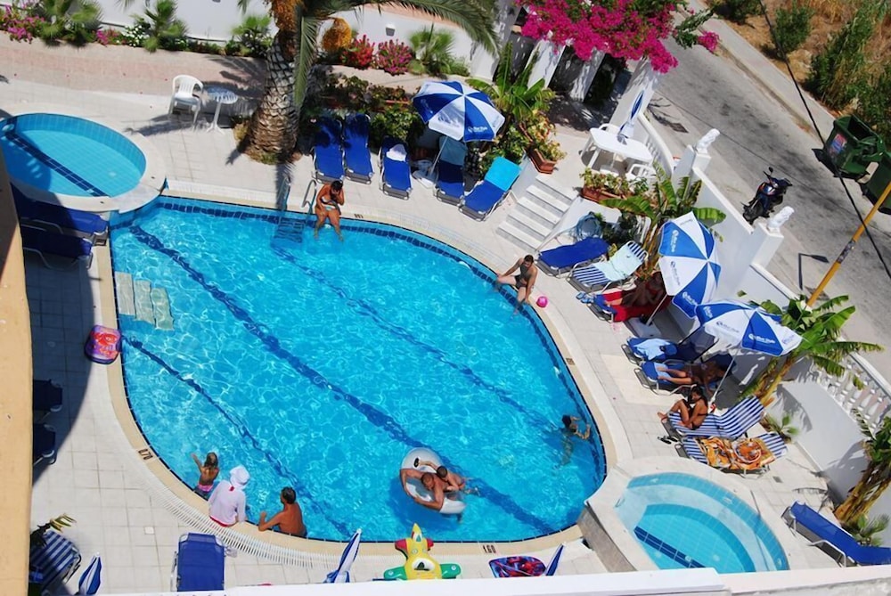 White Palace Studios — Swimming pool in Faliraki, South Aegean