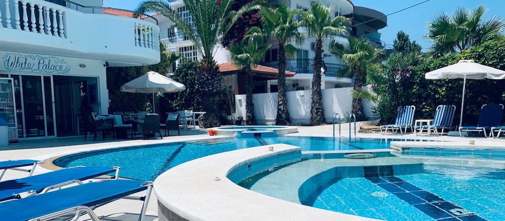 White Palace Studios — Swimming pool in Faliraki, South Aegean