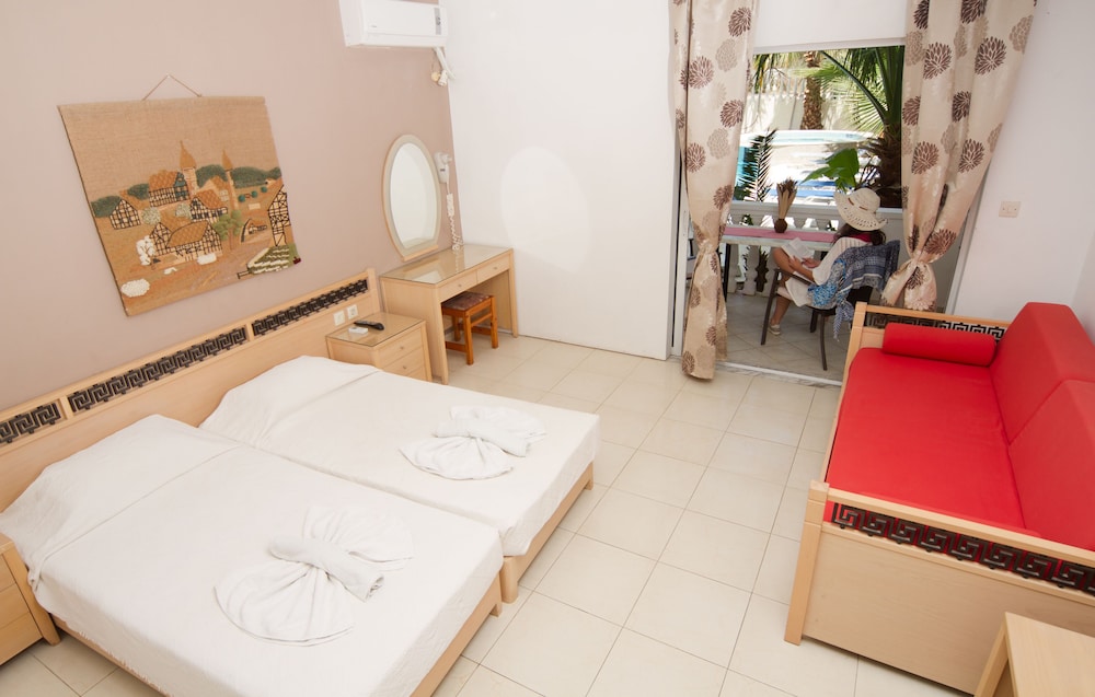 White Palace Studios — Hotel rooms in Faliraki, South Aegean