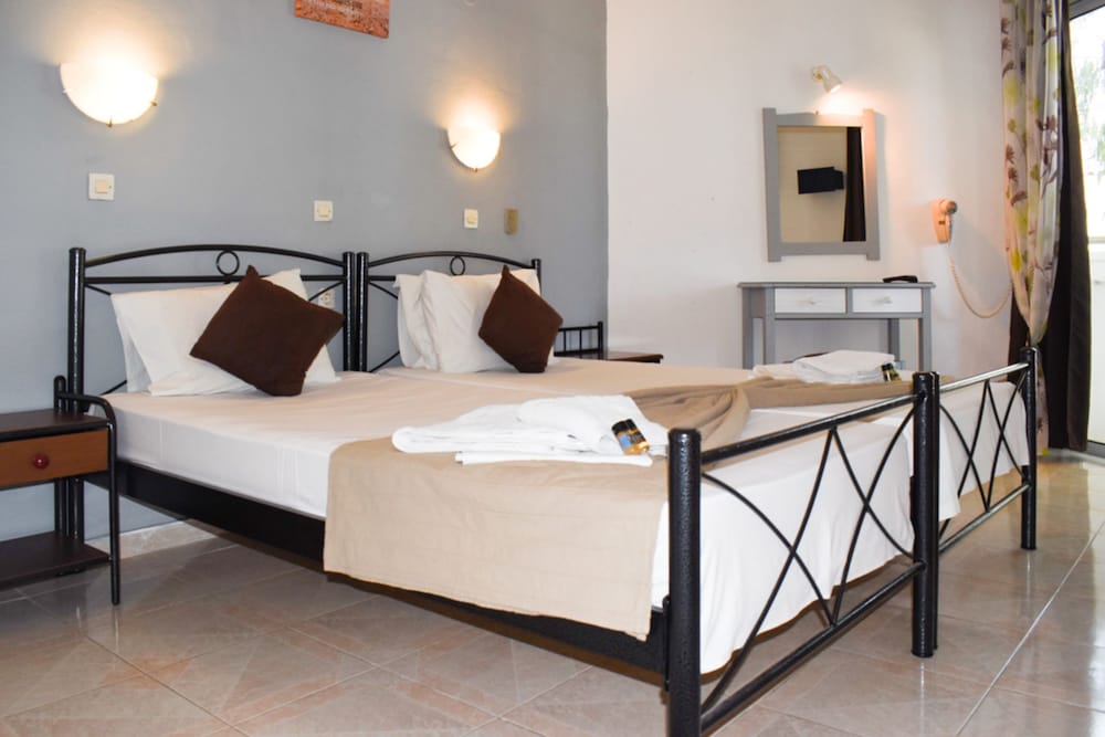 White Palace Studios — Hotel rooms in Faliraki, South Aegean
