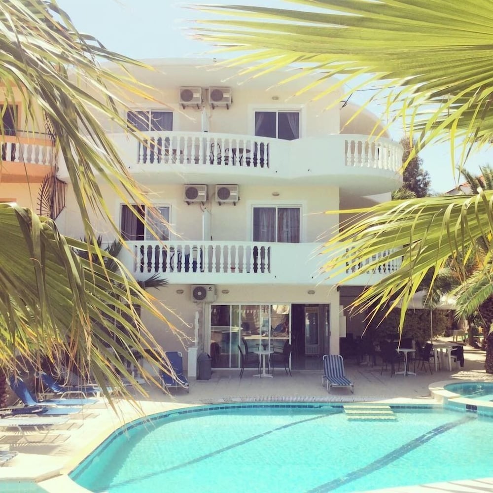 White Palace Studios — Hotel building in Faliraki, South Aegean