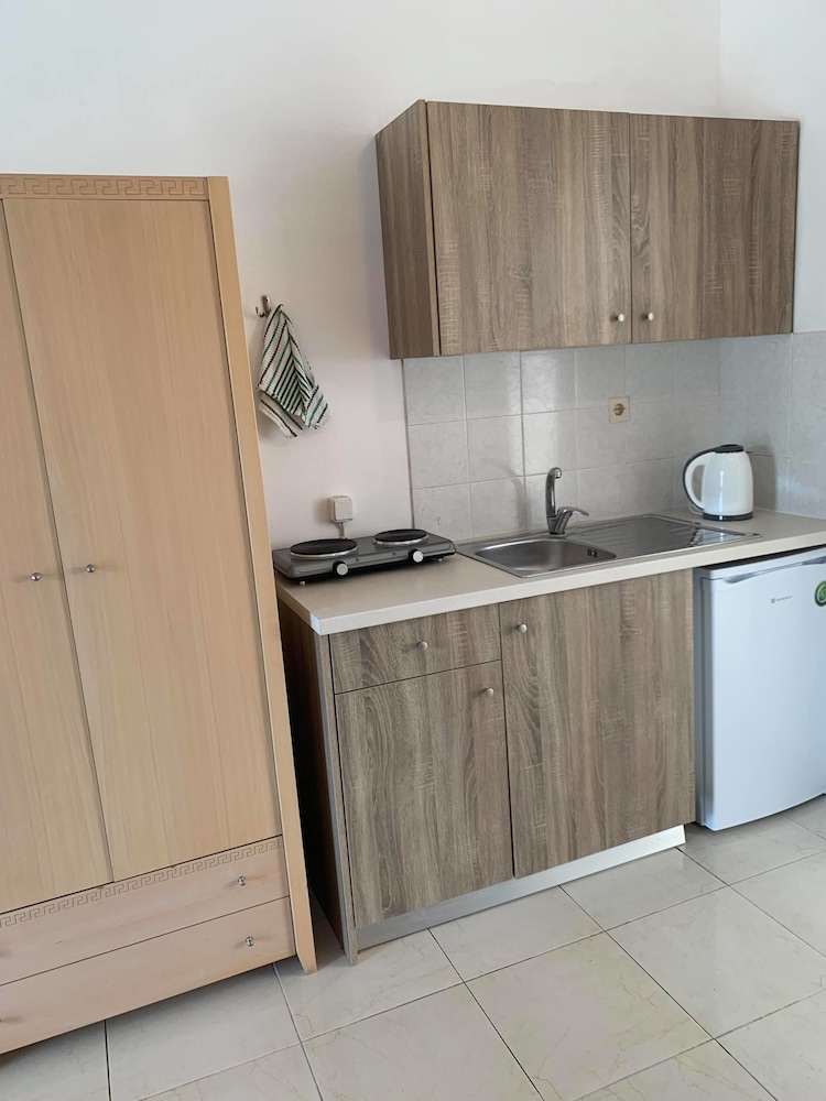 White Palace Studios — Hotel rooms in Faliraki, South Aegean