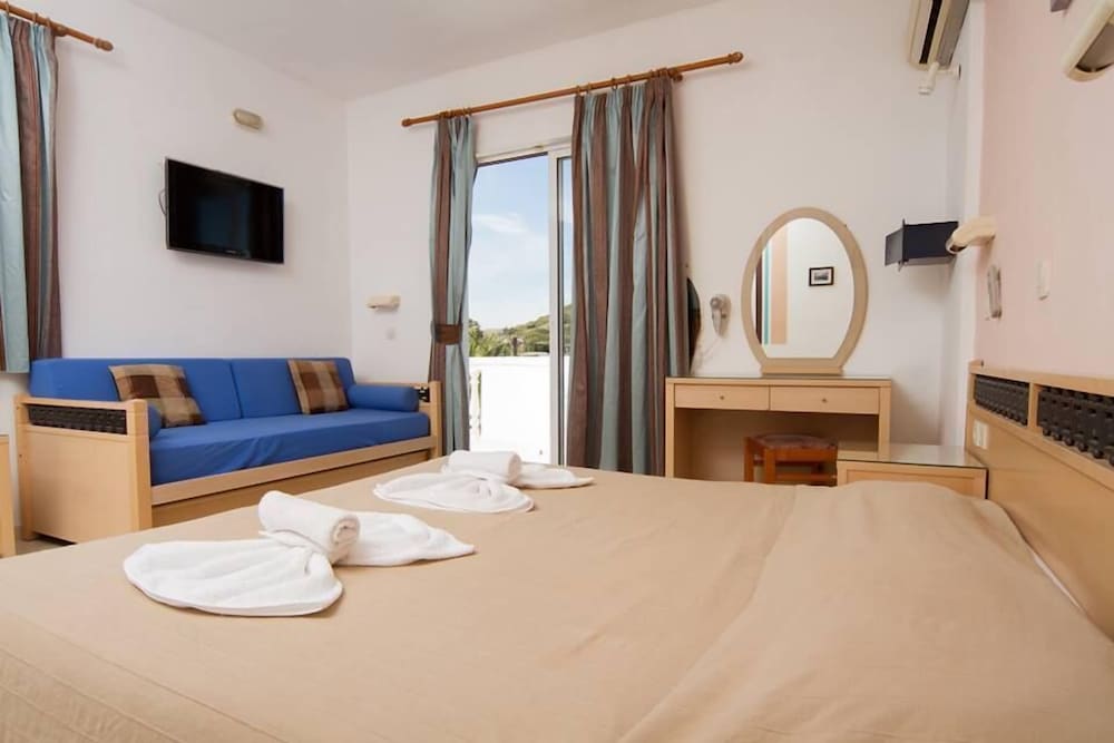 White Palace Studios — Hotel rooms in Faliraki, South Aegean