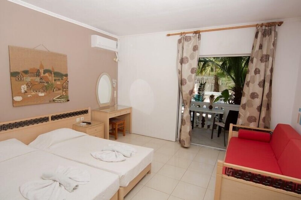 White Palace Studios — Hotel rooms in Faliraki, South Aegean