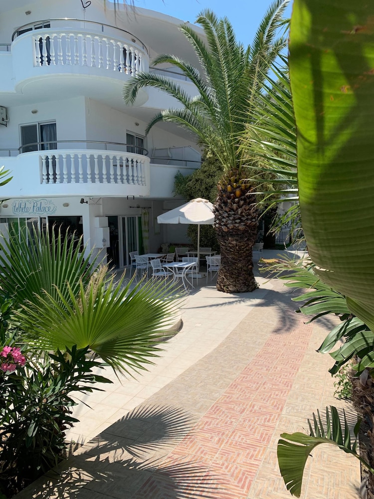 White Palace Studios — Hotel building in Faliraki, South Aegean