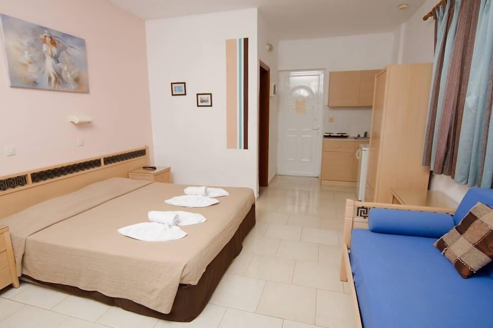White Palace Studios — Hotel rooms in Faliraki, South Aegean