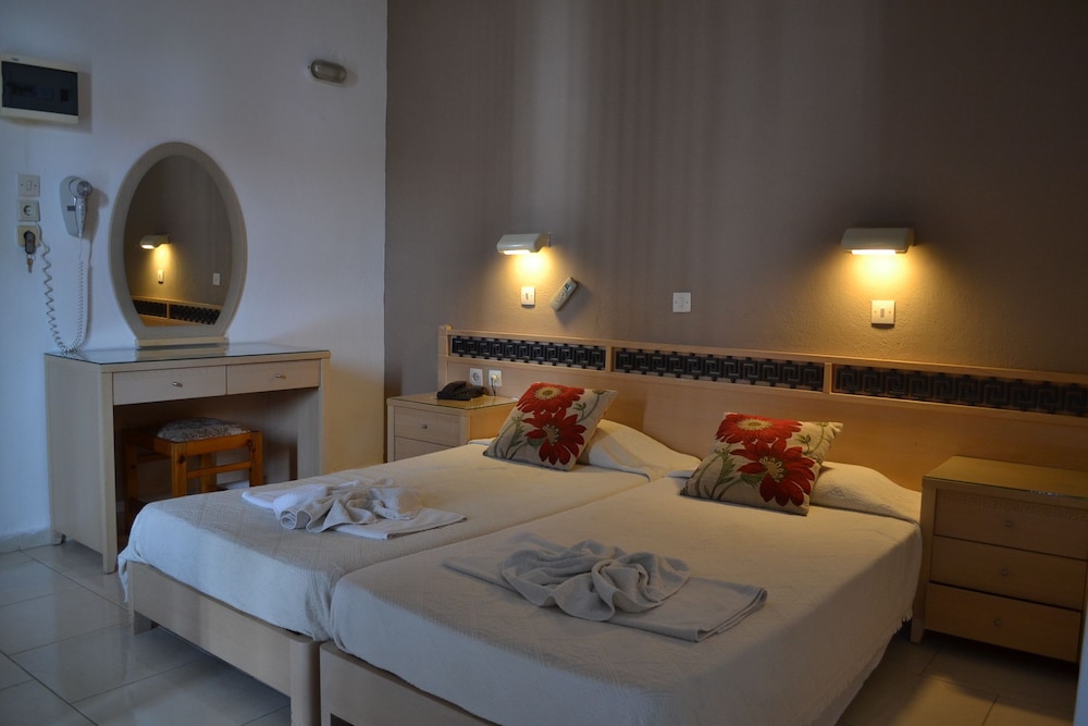 White Palace Studios — Hotel rooms in Faliraki, South Aegean