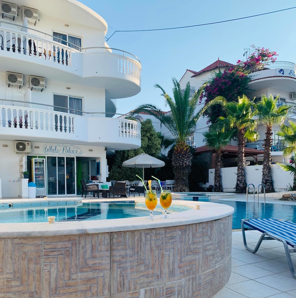 White Palace Studios — Swimming pool in Faliraki, South Aegean