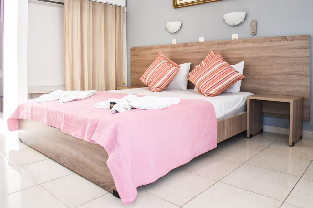White Palace Studios — Hotel rooms in Faliraki, South Aegean