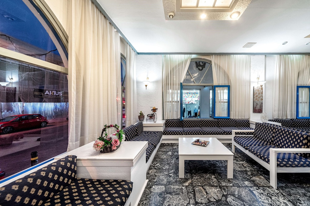Iro Hotel — Hotel building in Hersonissos