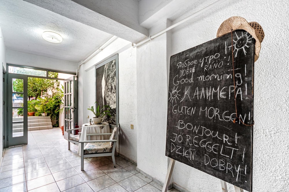 Iro Hotel — Hotel building in Hersonissos