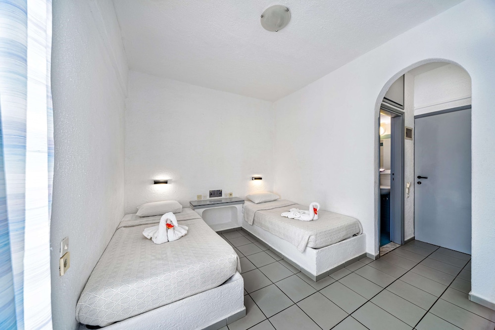 Iro Hotel — Hotel rooms in Hersonissos