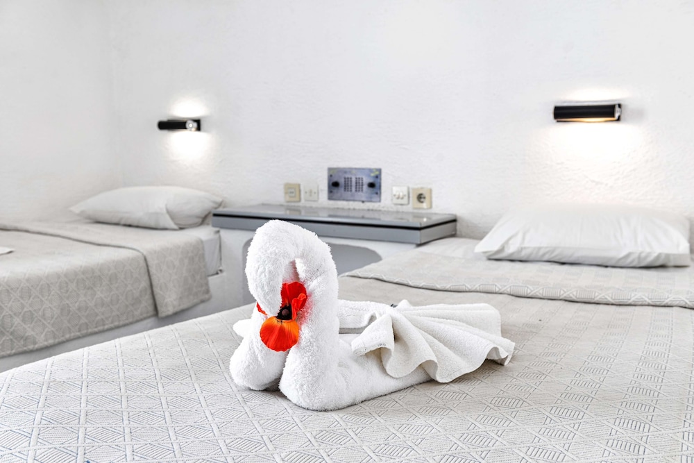 Iro Hotel — Hotel rooms in Hersonissos