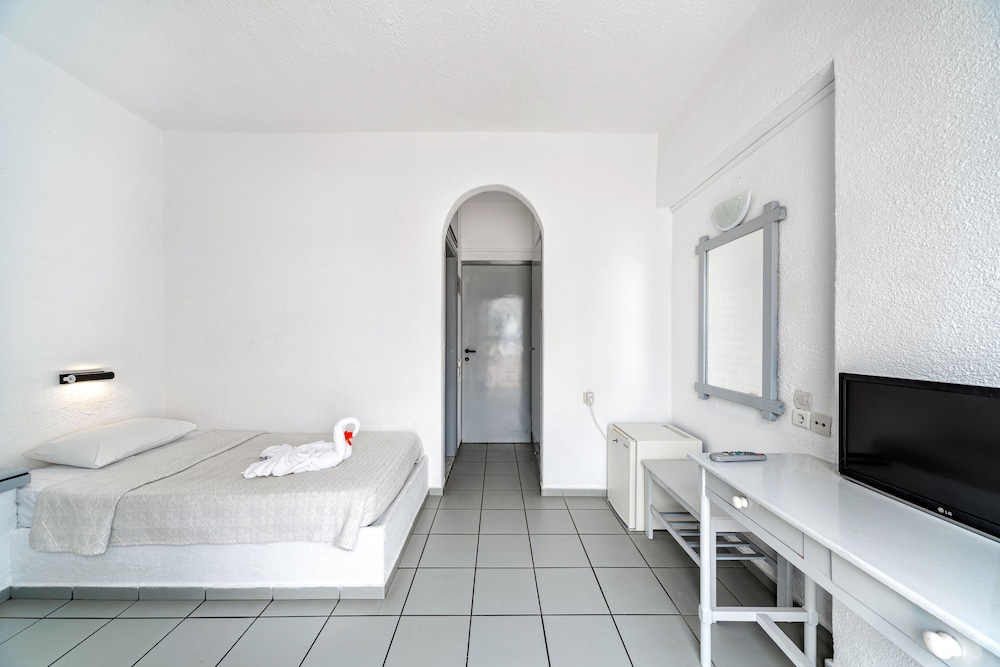 Iro Hotel — Hotel rooms in Hersonissos