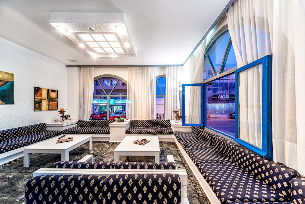 Iro Hotel — Hotel building in Hersonissos