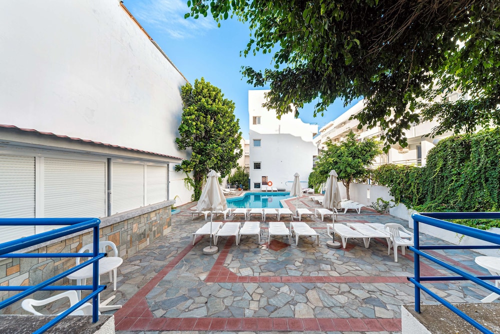 Iro Hotel — Swimming pool in Hersonissos
