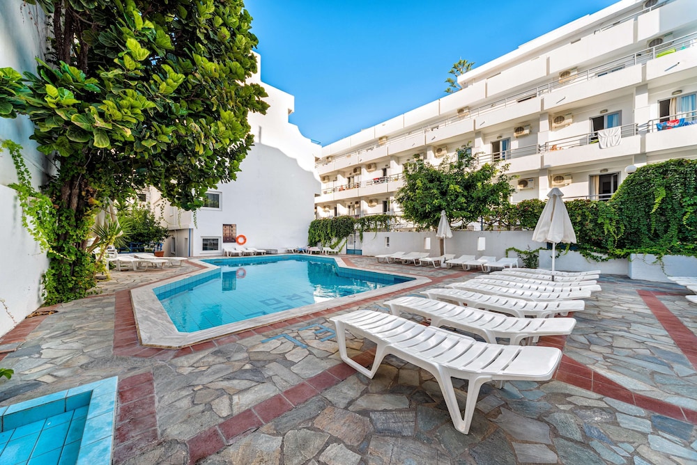 Iro Hotel — Swimming pool in Hersonissos