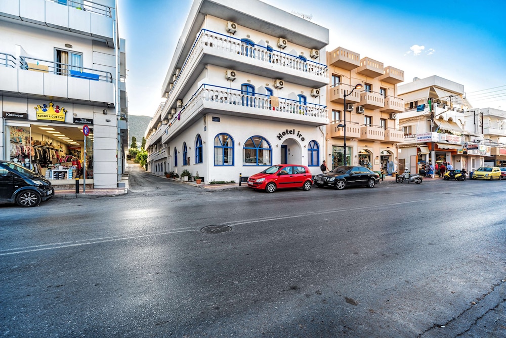 Iro Hotel — Hotel building in Hersonissos