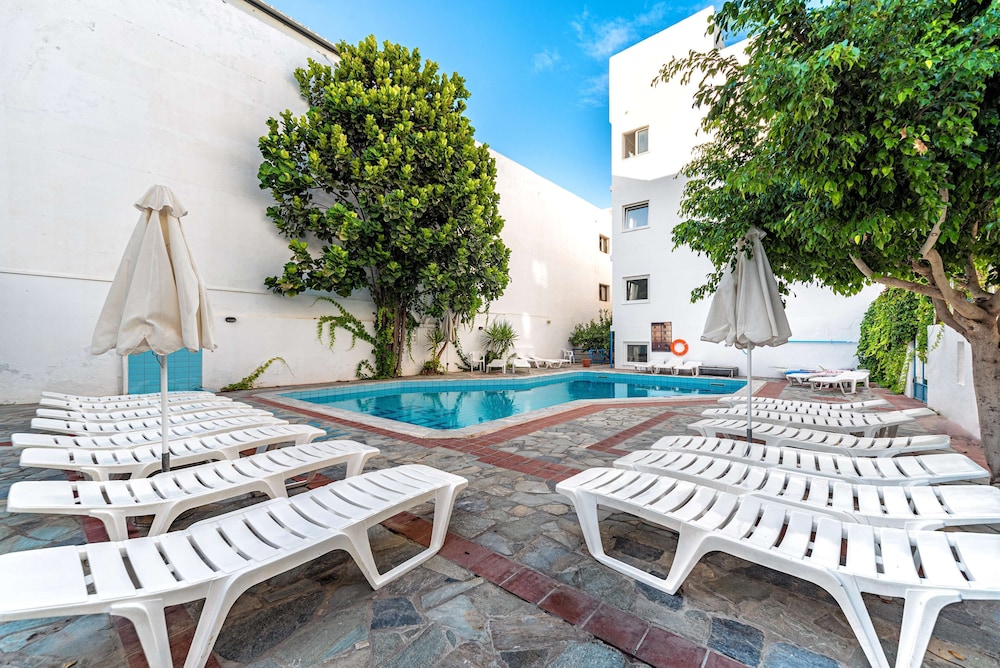 Iro Hotel — Swimming pool in Hersonissos