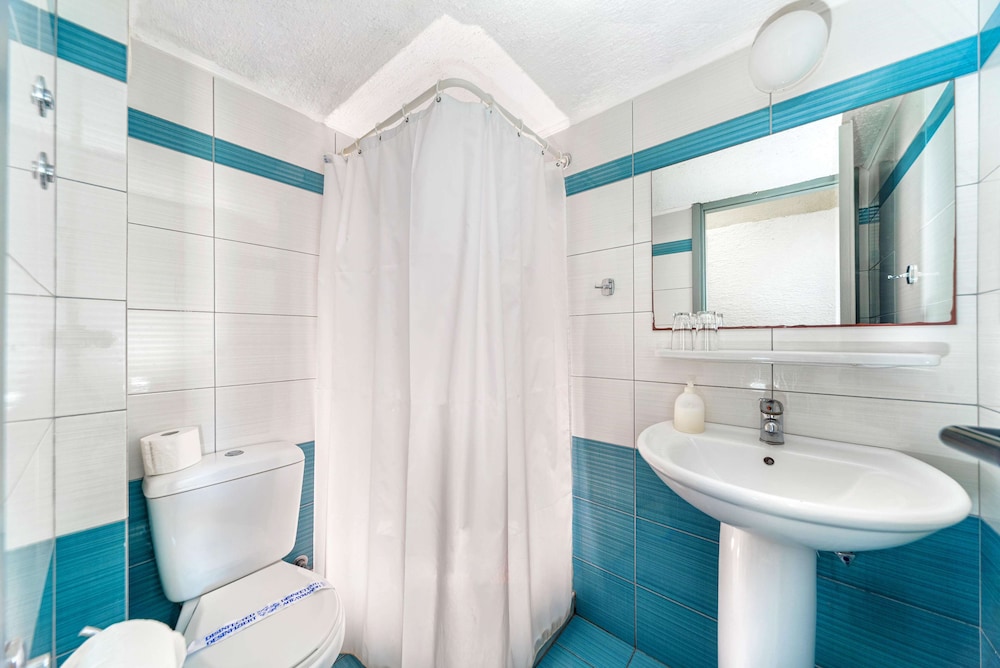 Iro Hotel — Hotel rooms in Hersonissos