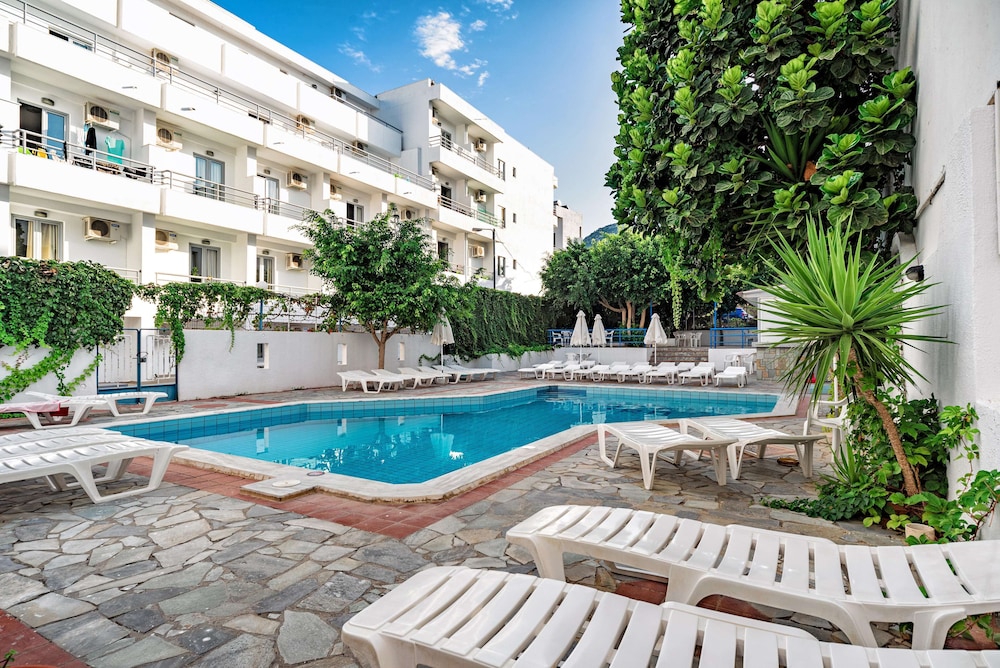 Iro Hotel — Swimming pool in Hersonissos