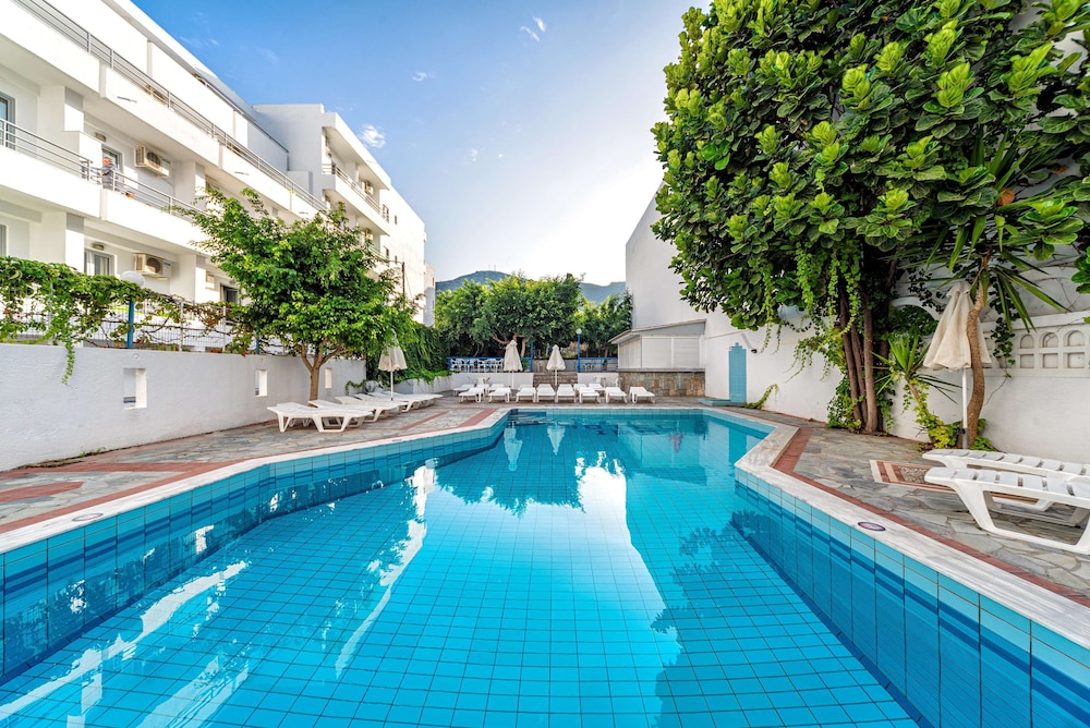 Iro Hotel — Main photo in Hersonissos