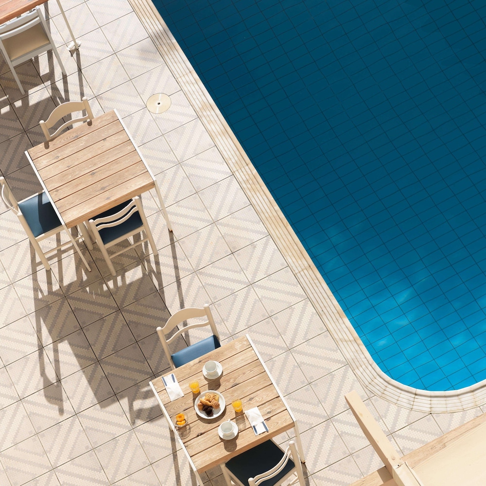 Central Hersonissos Hotel — Swimming pool in Hersonissos