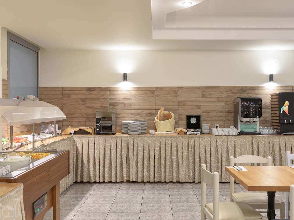 Central Hersonissos Hotel — Restaurant & bars in Hersonissos