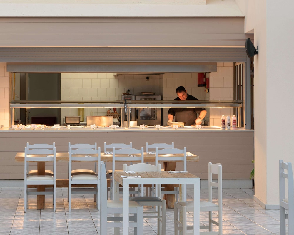 Central Hersonissos Hotel — Restaurant & bars in Hersonissos
