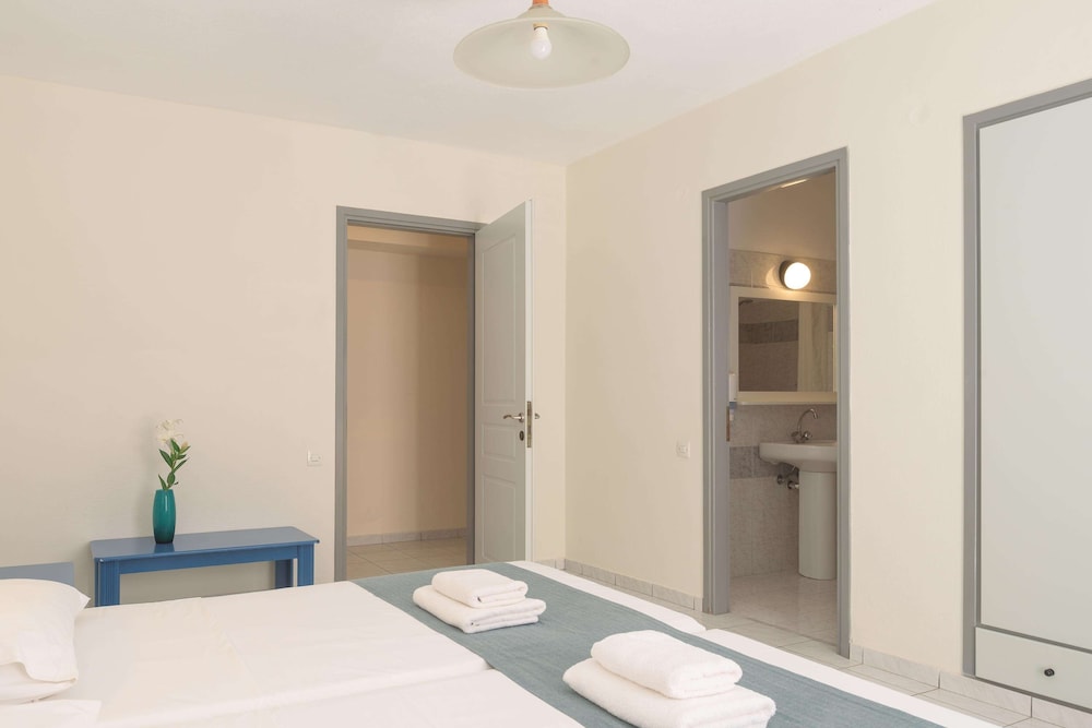 Central Hersonissos Hotel — Hotel rooms in Hersonissos