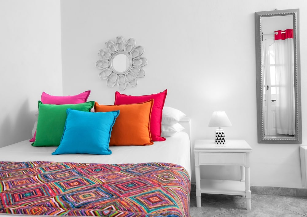 Salvatore Caldera Suites — Hotel rooms in Imerovigli, South Aegean