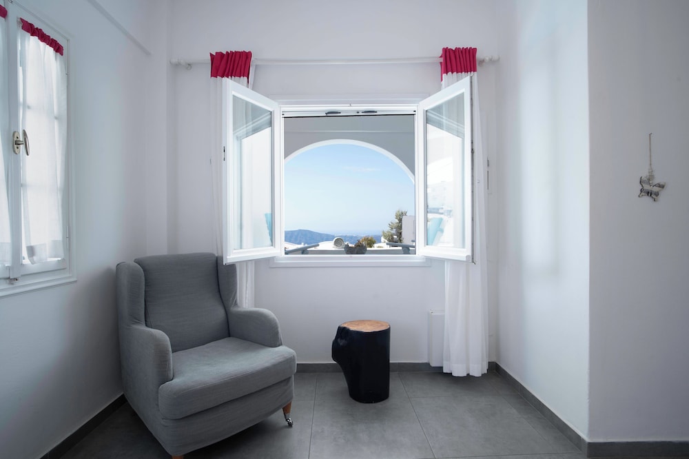 Salvatore Caldera Suites — Hotel rooms in Imerovigli, South Aegean