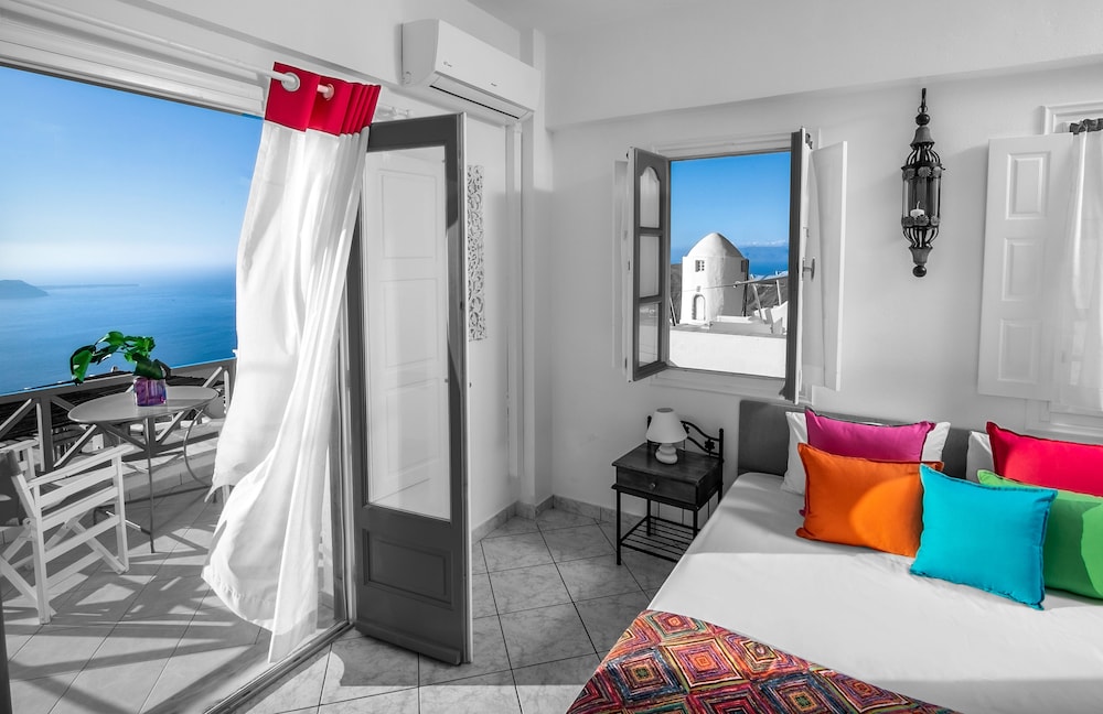 Salvatore Caldera Suites — Hotel rooms in Imerovigli, South Aegean